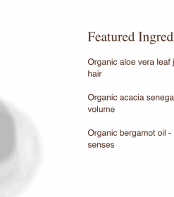 en skål med økologiske ingredienser på en hvid baggrund.