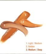 Tre swatches af COOLA Mineral Rōsilliance® Tinted Moisturizer solcreme - Bronze Goddess SPF 30 44ml mærket: 1. Lys/Medium, 2. Gylden, 3. Medium/Dyb på en hvid baggrund.