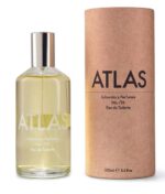 en flaske atlas cologne ved siden af en papkasse.