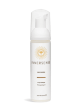 en flaske innersense deodorant på hvid baggrund.