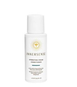 en flaske Innersense Hydrating Cream Conditioner – Dry & Thirsty hair TRAVEL 59 ml på hvid baggrund.