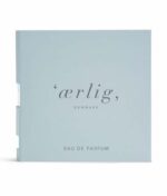 En produktæske, der viser "ærlig" Denmark Eau De Parfum i et minimalistisk gråt design med hvid og grå tekst, sammen med gratis Ærlig Duftprøver - P01, P02, P03, P04, P05 & P06 6 x 1,3 ml.