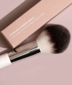 ilia-finishing-powder-brush-vegansk-box
