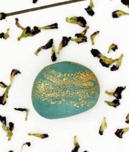 stone-spa-soap-butterfly-pea-guld