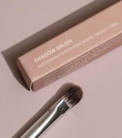 ilia-shadow-brush-vegansk-box