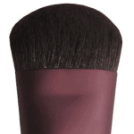 et nærbillede af en makeup børste på en hvid baggrund.