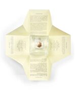 En åben rektangulær foldbar emballage med tekstpaneler, der viser en firkantet glasflaske indeholdende Ærlig P04 Eau de Parfum 100 ml glasflaske i midten.
