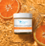 en krukke med vitamin c-koncentrat omgivet af skiver af appelsiner.