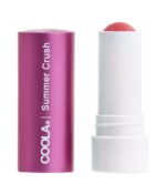 En tube COOLA Mineral Liplux® SPF30 - Summer Crush med hætten fjernet, og viser det lyserøde produkt indeni.