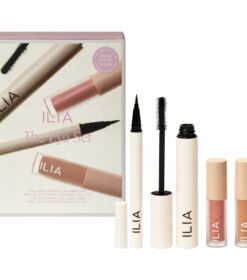 et sæt med tre mascaraer og en mascara tube.