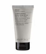en tube Evolve Organic Beauty Climate Defense SPF30 Cream 40 ml på en hvid baggrund.