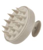En hvid EFALOCK Greentools Shampoo Brush Beige – 100% Genanvendelig & Nedbrydelig med pigge på.