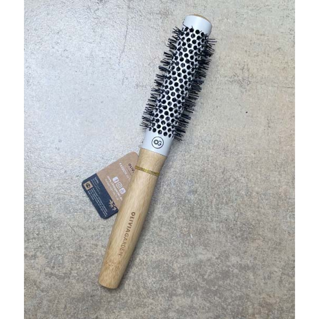 En Olivia Garden Bamboo Touch Blowout rundbørste termisk 23 mm med et mærke på.