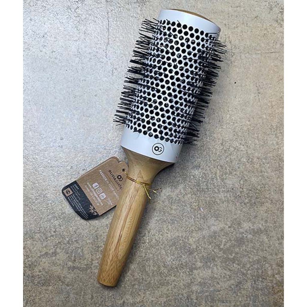 En træ Olivia Garden Bamboo Touch Blowout rundbørste termisk 23 mm med et mærke på.