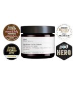 Krukke med Evolve Daily Skin Essentials Trio ansigtscreme til normal til tør hud omgivet af prismærker, der angiver dens udmærkelser.