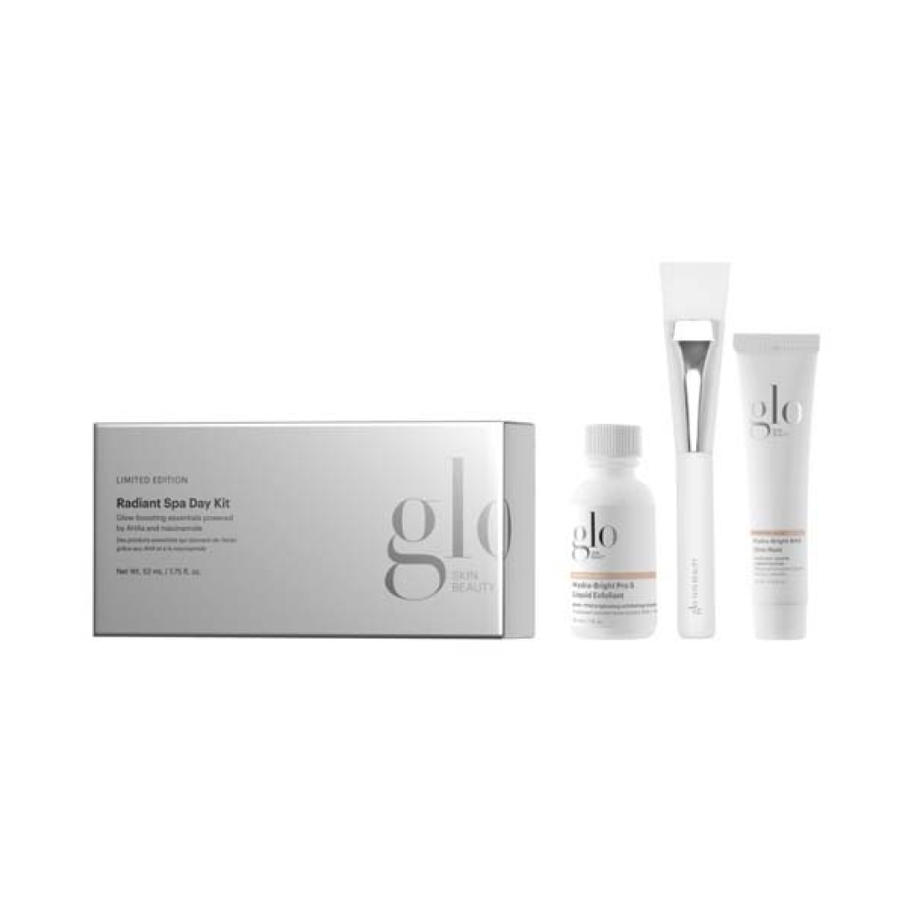 Glo Skin Beauty Radiant Spa Day Kit, et begrænset oplag, inkluderer en hvid æske, en lille flaske, en børste og et rør.