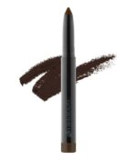 En brun eyeliner-blyant mærket "Glo Beauty" fra Time To Shine - Warm Collection, med en farveprøve i baggrunden.